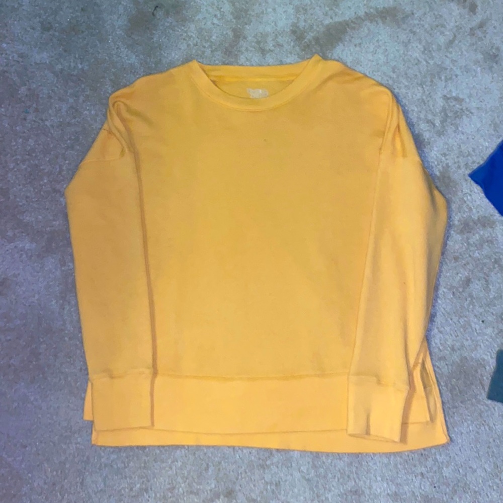 gold sweater size L